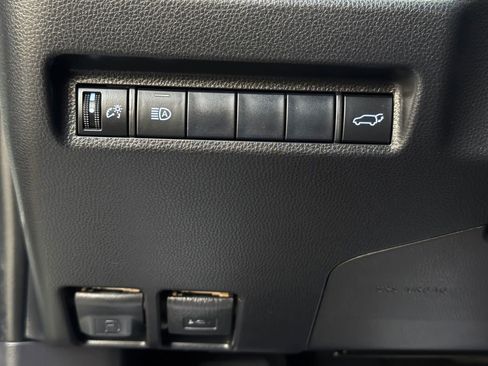 Used 2019 Toyota RAV4 XLE w/ Convenience Package FWD image 26