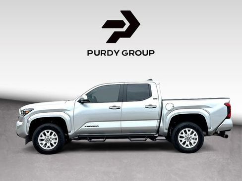 Certified 2025 Toyota Tacoma SR5 AWD/4WD image 5
