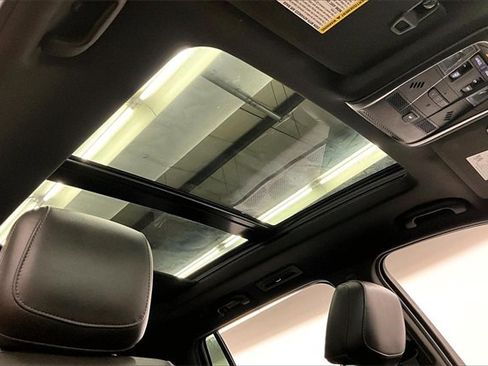 Used 2023 Cadillac XT6 Sport w/ Technology Package image 17