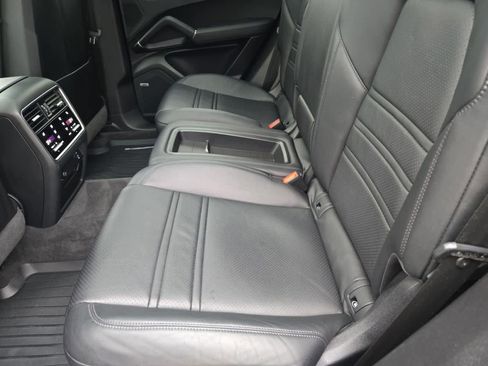 Used 2022 Porsche Cayenne S AWD/4WD image 18