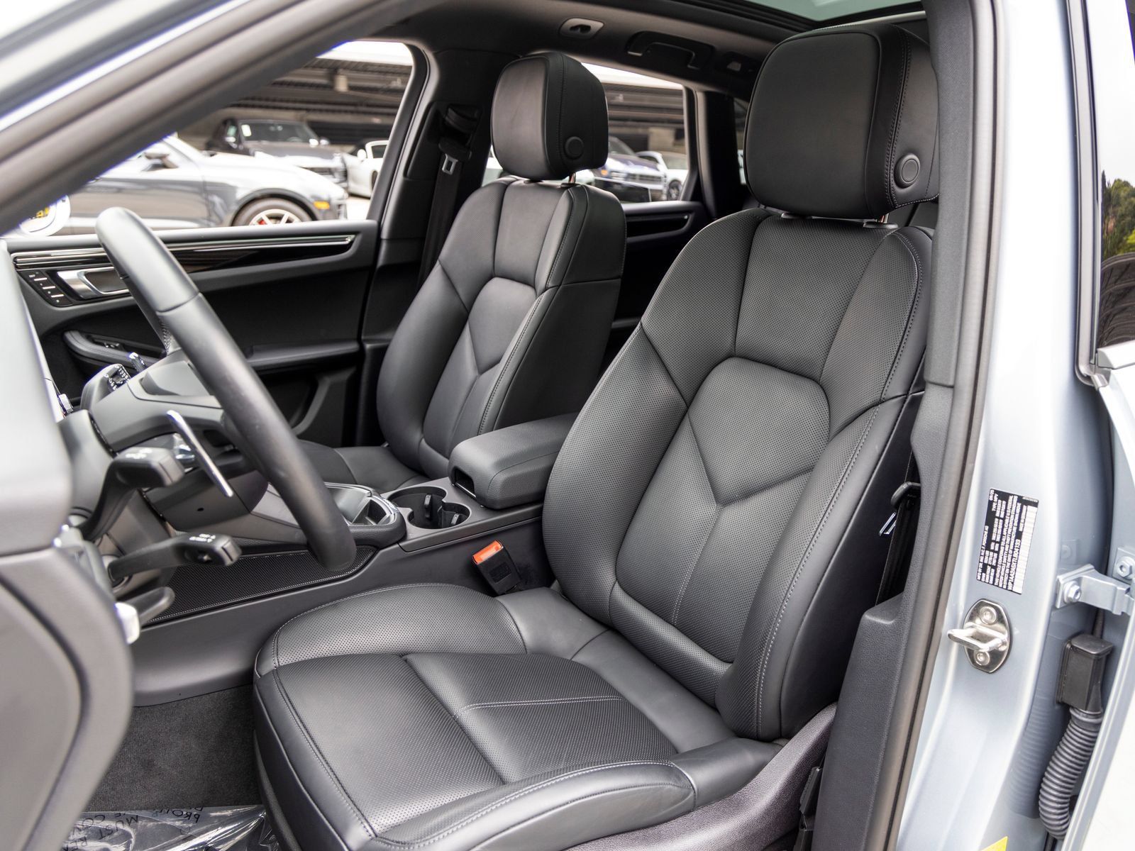 Used 2026 Porsche Macan AWD/4WD image 5