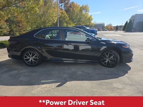 Used 2023 Toyota Camry SE image 9