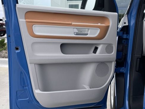 New 2025 Volkswagen ID. Buzz 1st Edition image 9