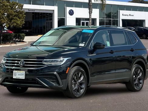 Used 2022 Volkswagen Tiguan SE w/ Panoramic Sunroof Package FWD image 8