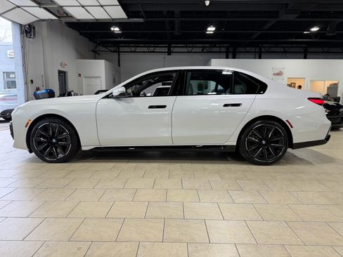 Used 2023 BMW 760i xDrive AWD/4WD image 14
