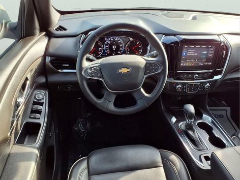 Used 2023 Chevrolet Traverse Premier FWD image 9