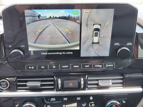Used 2023 Nissan Pathfinder SL AWD/4WD image 15