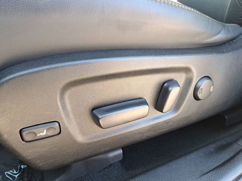 Used 2018 Toyota Highlander XLE image 17