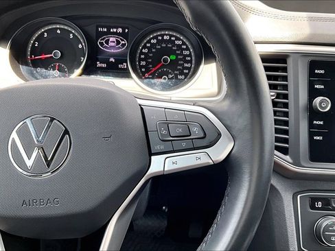 Used 2020 Volkswagen Atlas Cross Sport SE FWD image 19