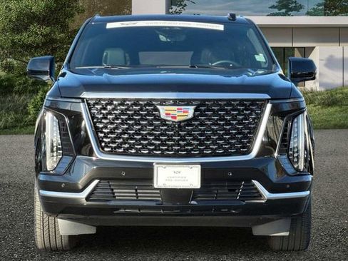 Certified 2025 Cadillac Escalade ESV Premium Luxury image 9
