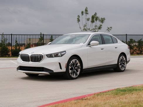 Used 2026 BMW i5 eDrive40 AWD/4WD image 5