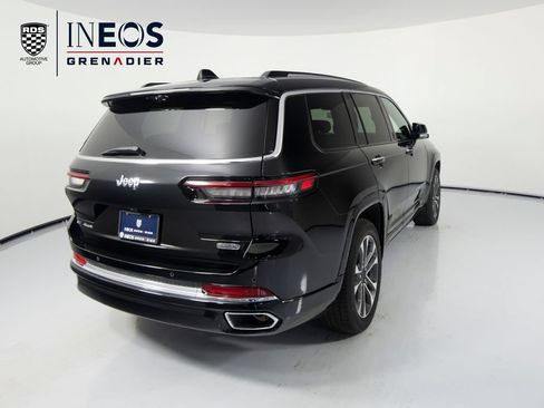 Used 2022 Jeep Grand Cherokee L Overland w/ Luxury Tech Group IV AWD/4WD image 8