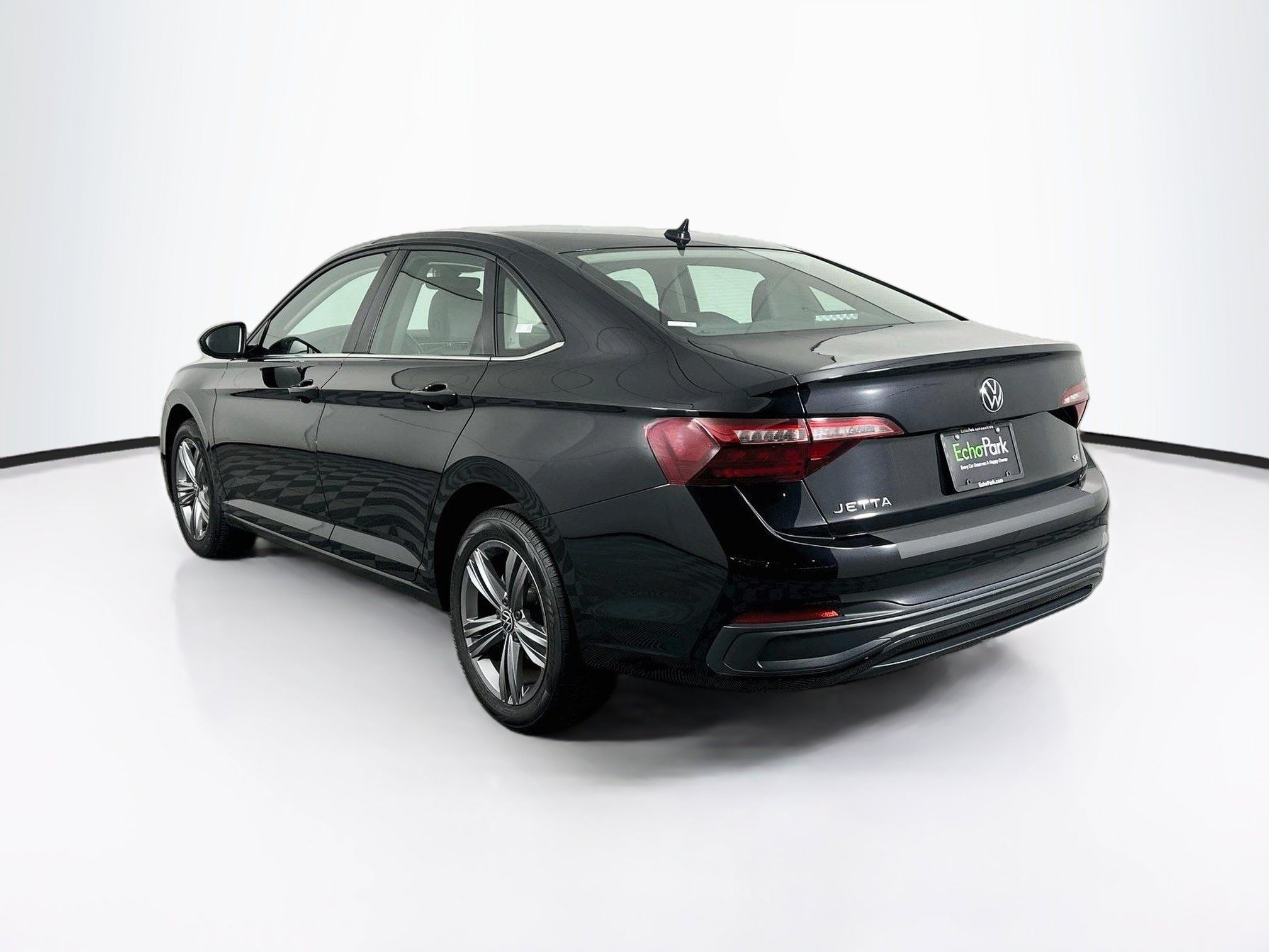 Used 2024 Volkswagen Jetta SE FWD image 5