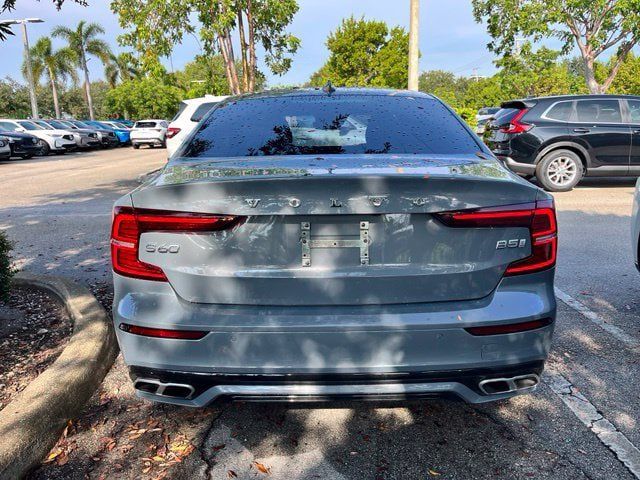 Used 2022 Volvo S60 B5 R-Design FWD image 5