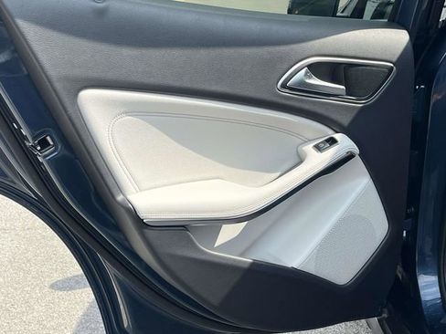 Used 2020 Mercedes-Benz GLA 250 w/ Premium Package image 16