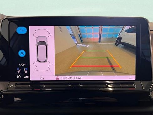 Used 2024 Volkswagen Atlas SE image 34