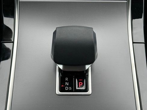 Used 2025 Land Rover Range Rover Velar Dynamic SE image 21