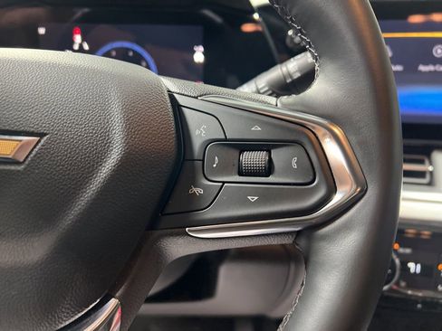 Used 2025 Chevrolet Trax LT w/ LT Convenience Package image 24