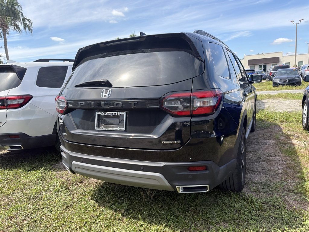 Used 2024 Honda Pilot Touring image 6