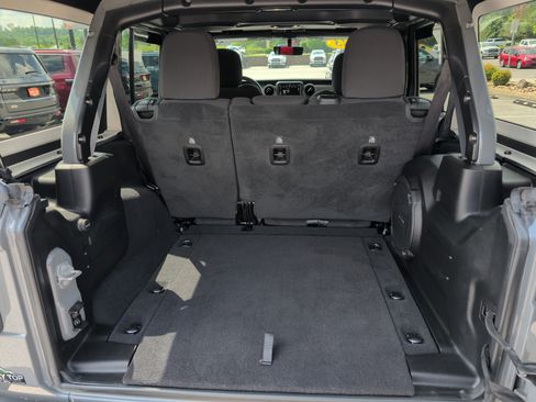 Used 2023 Jeep Wrangler Unlimited Sport AWD/4WD image 19