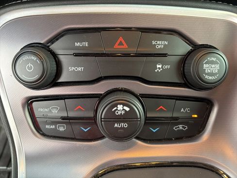 Used 2020 Dodge Challenger SXT image 29