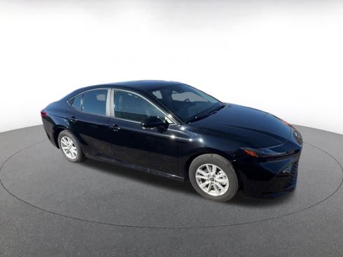 Used 2025 Toyota Camry LE image 2