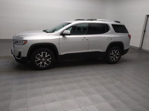 Used 2020 GMC Acadia SLE w/ Driver Convenience Package FWD image 2