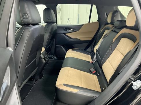 Used 2025 Chevrolet Equinox ACTIV w/ Safety and Technology Package FWD image 23
