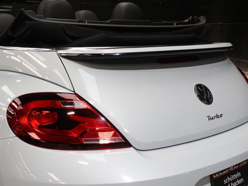 Used 2018 Volkswagen Beetle 2.0T SE FWD image 16