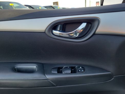 Used 2019 Nissan Sentra S w/ Appearance Package image 17