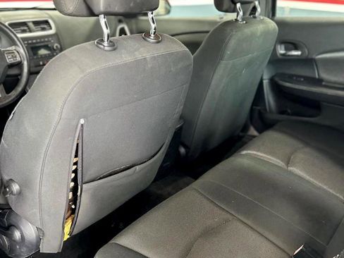 Used 2013 Dodge Avenger SE image 15