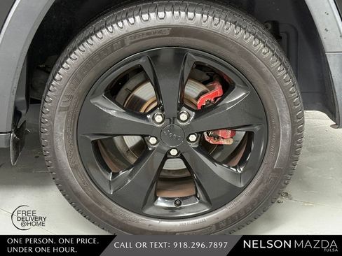 Used 2017 Jeep Cherokee Sport FWD image 11