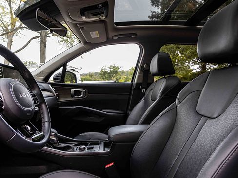 Certified 2022 Kia Sorento X-Line EX image 8