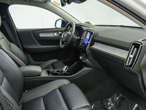 Certified 2026 Volvo XC40 B5 Plus AWD/4WD image 18