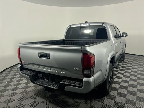 Used 2022 Toyota Tacoma SR5 w/ Technology Package RWD image 3
