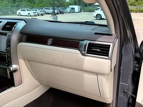 Used 2011 Lexus GX 460 w/ Comfort Plus Pkg image 16