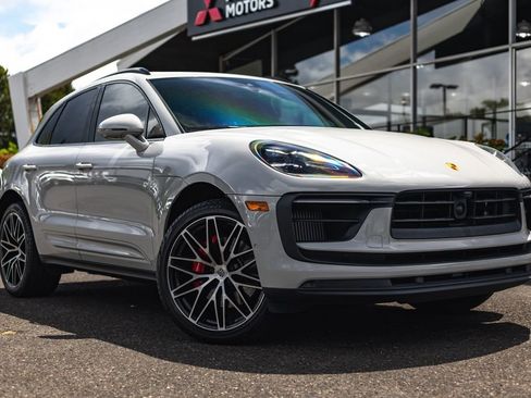 Used 2022 Porsche Macan S AWD/4WD image 1