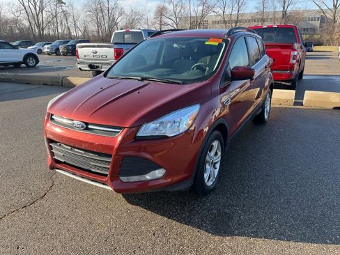Used 2015 Ford Escape SE w/ Equipment Group 201A image 1