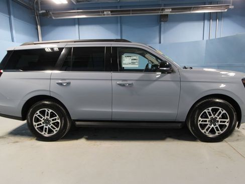 Used 2025 Ford Expedition Active image 39