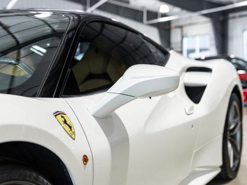 Used 2016 Ferrari 488 GTB RWD image 13