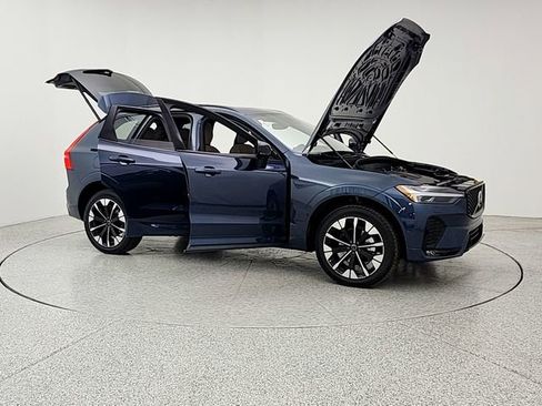 New 2026 Volvo XC60 B5 Plus w/ Climate Package image 10