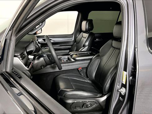 Used 2023 Jeep Wagoneer 2WD image 7