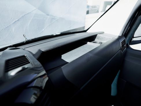 Used 2017 Mercedes-Benz Sprinter 3500 image 54