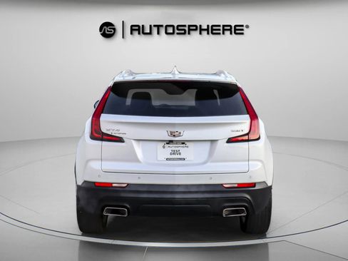 Used 2022 Cadillac XT4 Luxury w/ Cold Weather Package image 8