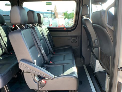 Used 2021 Mercedes-Benz Sprinter 2500 image 25