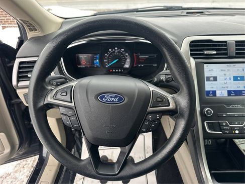 Used 2020 Ford Fusion SE image 27