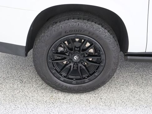 Used 2023 GMC Yukon XL AT4 w/ AT4 Premium Plus Package AWD/4WD image 6