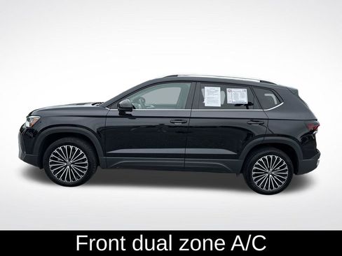 Used 2025 Volkswagen Taos SE FWD image 3