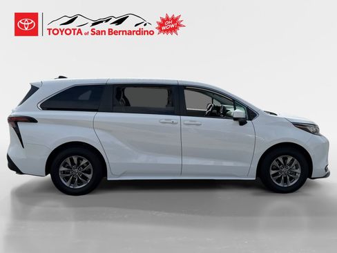 Certified 2023 Toyota Sienna LE FWD image 6