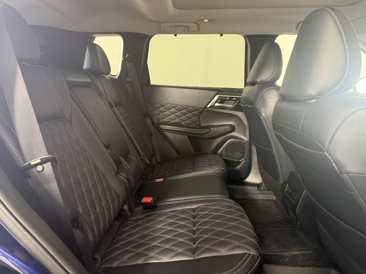 Used 2025 Mitsubishi Outlander SEL AWD/4WD image 13